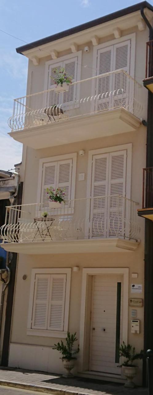 Il Piccolo Giglio Bed and Breakfast Porto SantʼElpidio Eksteriør billede